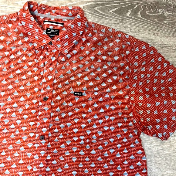 RVCA Men’s Diamond Print Button-Up - Picture 1 of 4